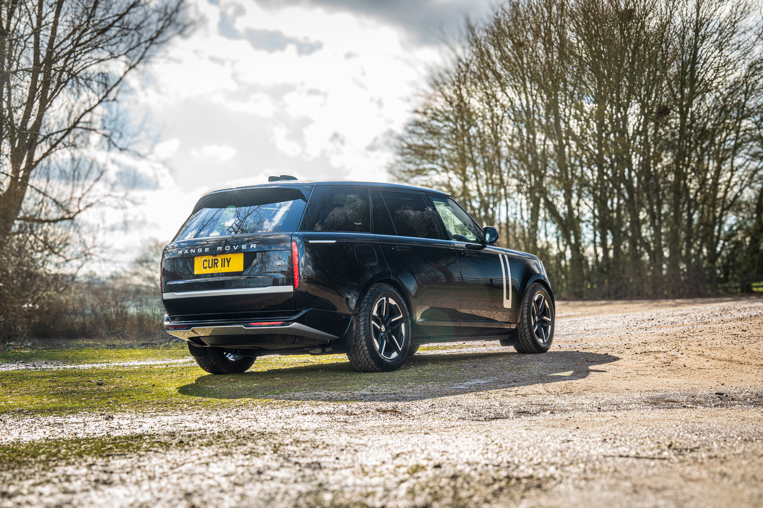 DON'T BE "THAT GUY" WHO GET'S THEIR NEW RANGE ROVER STUCK:
