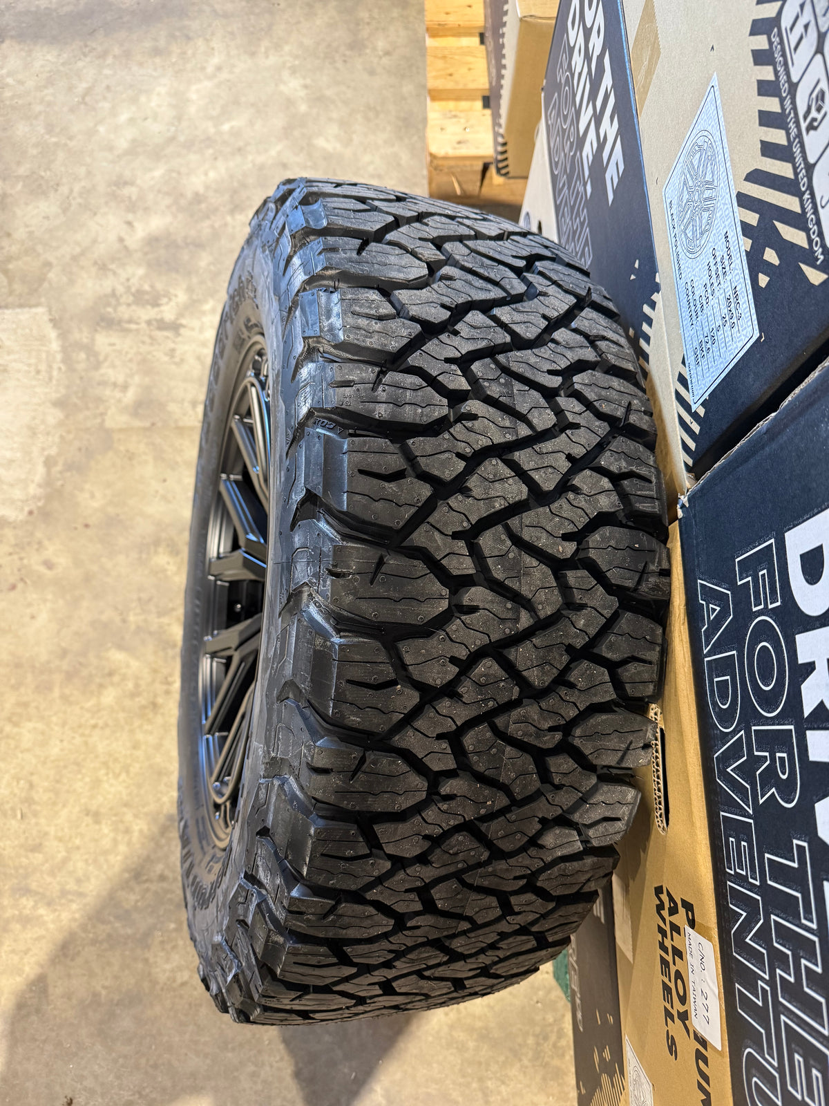 NRC-2 CHRONOGRIP 18" Toyota Hilux Off Road Alloy Wheels &amp; Tyres