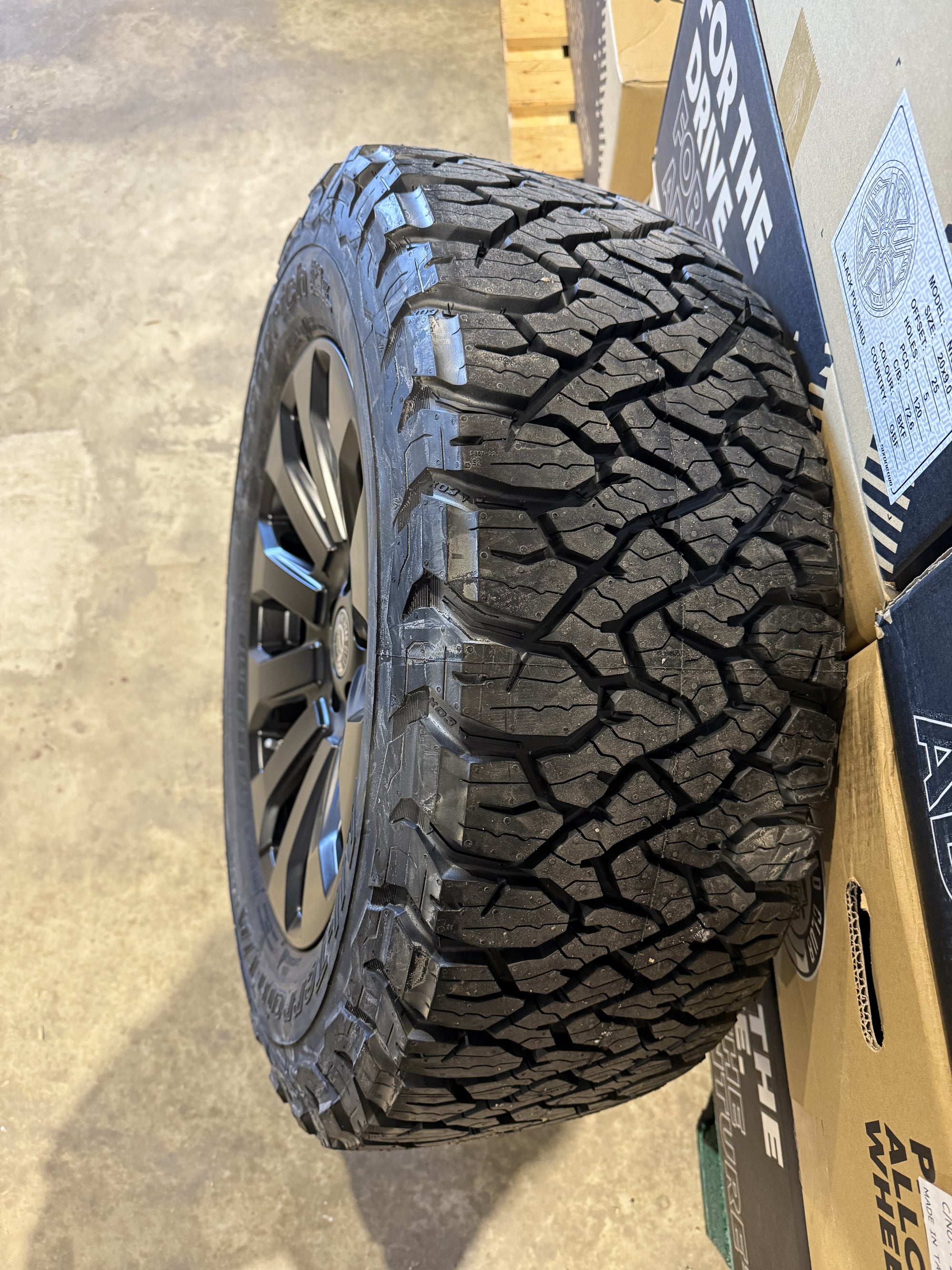NRC-1 18" Land Rover Discovery 4 Off Road Alloy Wheels &amp; Tyres